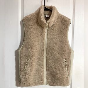 NWOT Aritzia TNA Cody Massive Polar Vest Fleece Sherpa Zip-Up Vest Size Small